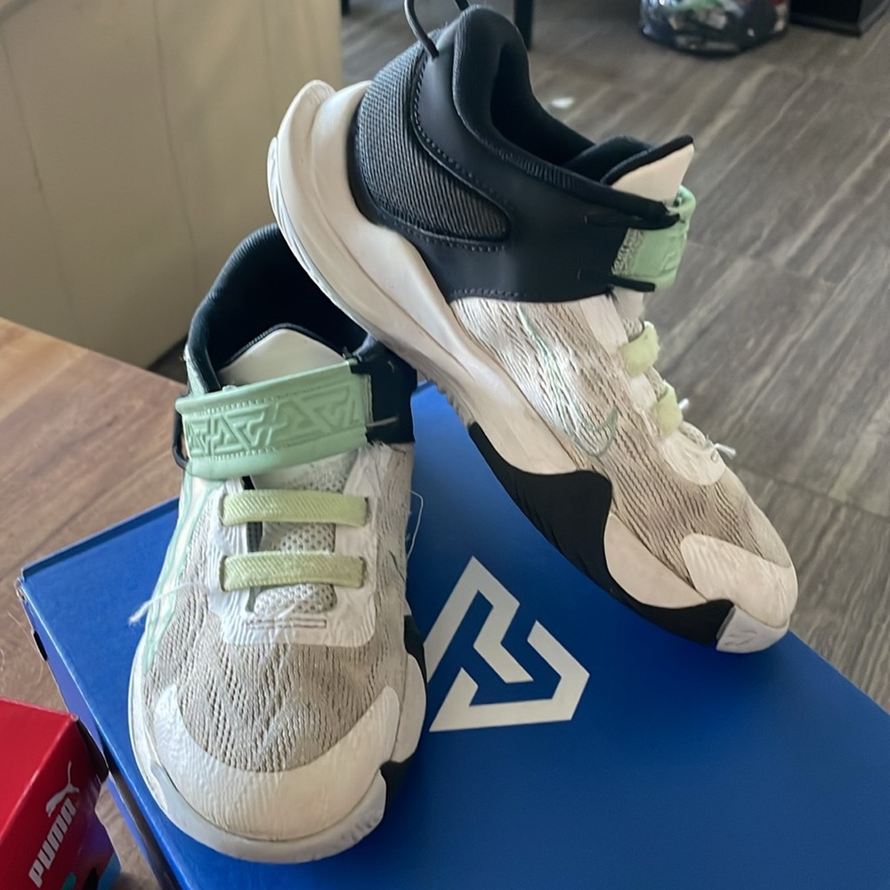 Giannis Immortality 2- light green white